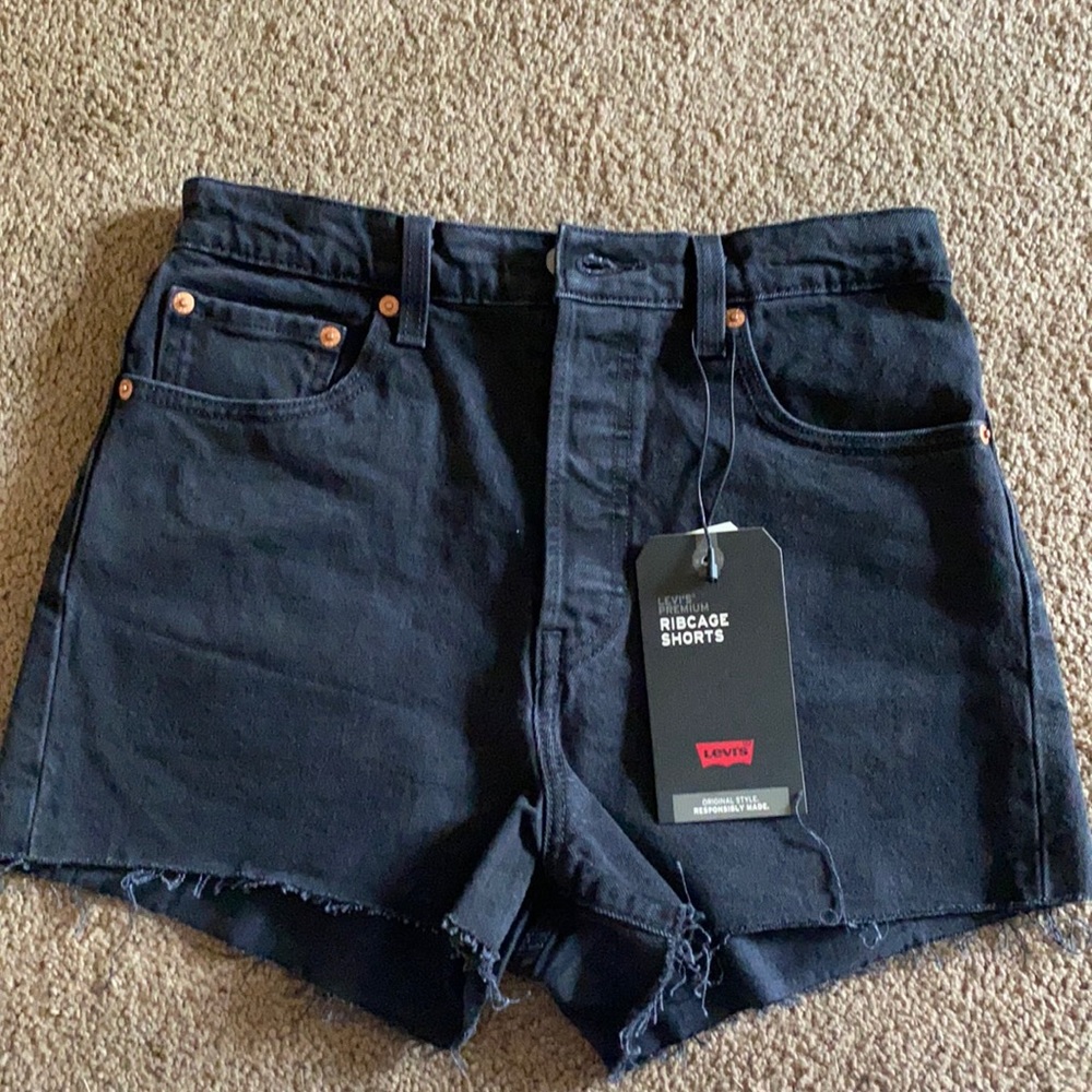 Levi’s Ribcage cutoff shorts
